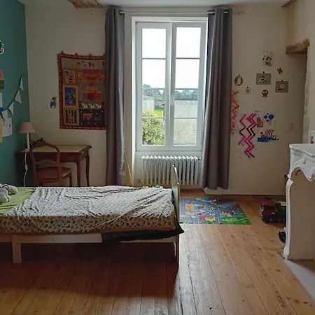 Maison De Famille: Les Castelets La Cambe
