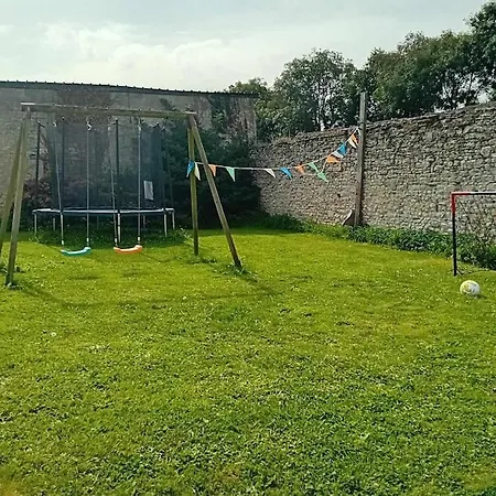 Maison De Famille: Les Castelets La Cambe